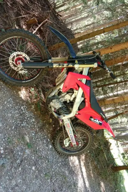 Suzuki CRF250 Motocross
