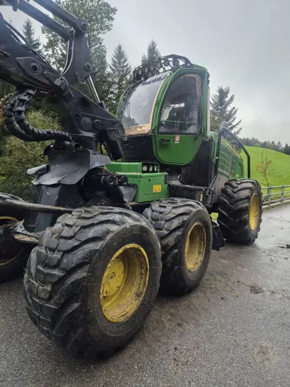 John Deere Harvester 1270G