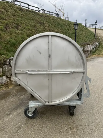 Mistcontainer aus Edelstahl mit Weidemannaufnahme