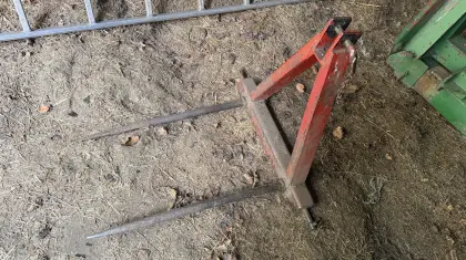 Dreipunkt-Ballengabel mit 3 Zinken für Traktoranbau