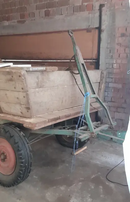 Gummiwagen 2-Achser mit Körnertank