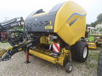 Rundballenpresse New Holland Pro Belt 165