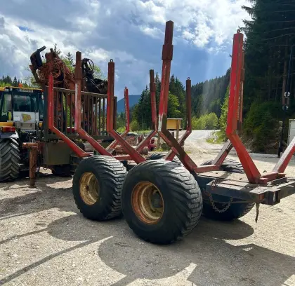 Forstanhänger mit Holzkran Penz 9100H