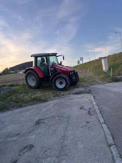 Massey Ferguson 5445 Dyna-4