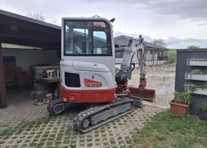 Takeuchi TB325R