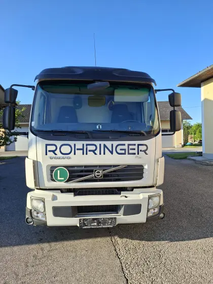 Volvo FL 240 Viehtransporter