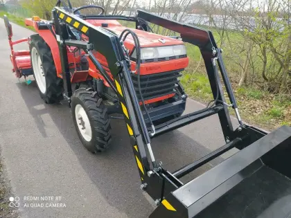 Kubota L1-195 mit Frontlader