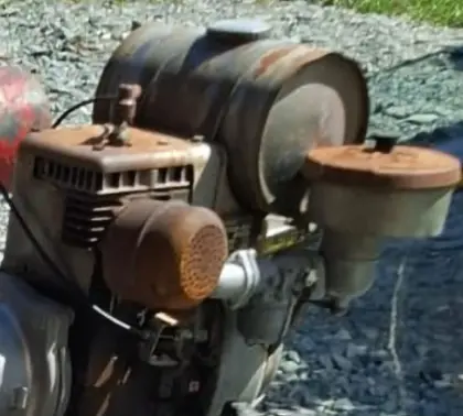 MAG Benzinmotor 1026, zurzeit aufgebaut auf einen Rasant