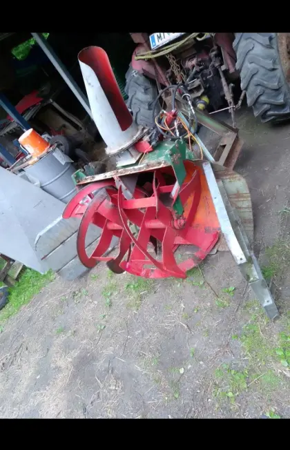 Traktor-Schneefräse