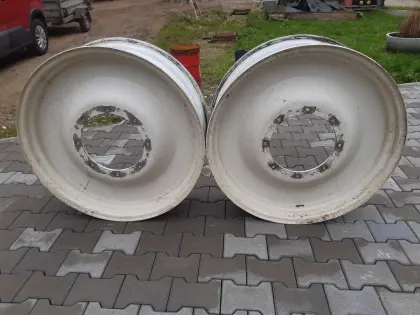 2 Vorderradfelgen für New Holland