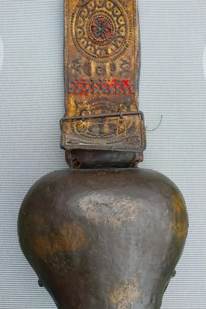 Alte Schweizer Treichel von 1737, Kuhglocke