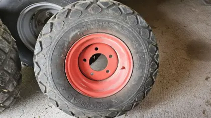 Reifen für Anhänger, Palette mit Rollen