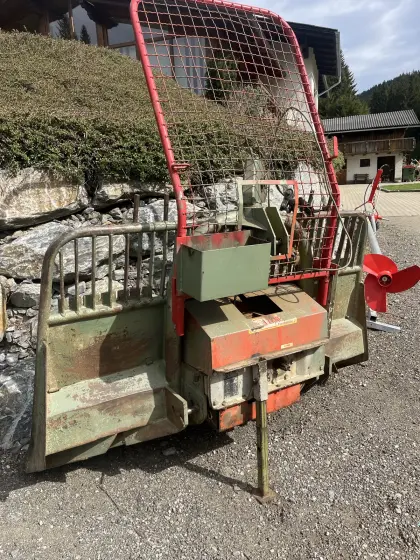 Holzknecht HS306
