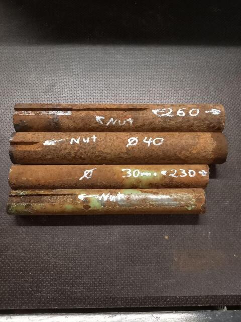 30 und 40 mm Dm. Wellenreste