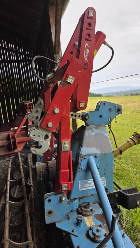 Fliegl hydr. Huckepack, Hitch