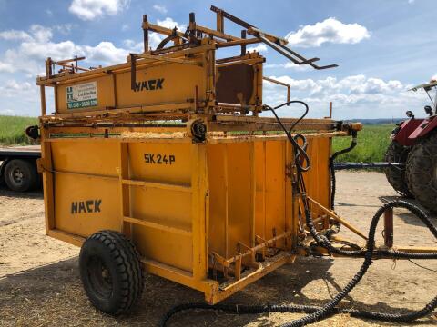 Ballensammelwagen Hack SK24P für 24 kleine Heu- oder Strohballen