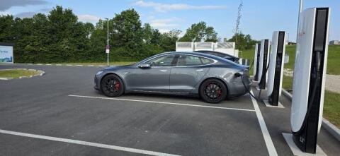 Tesla Model S 85