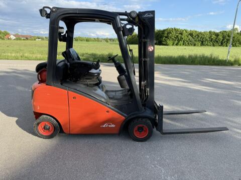 Linde H20T Treibgasstapler (2012) – Triplexmast, Baureihe 392
