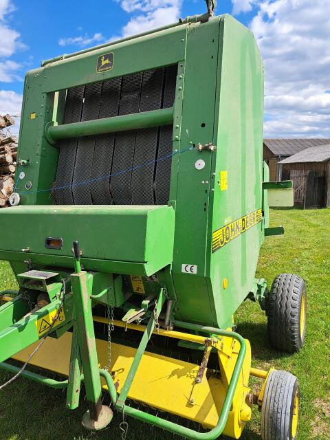 Verkaufe John Deere 580 Rundballenpresse