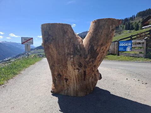 Blumen- bzw. Pflanzenständer