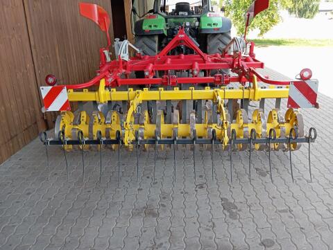 Pöttinger Grubber Synkro 3030, neuwertig
