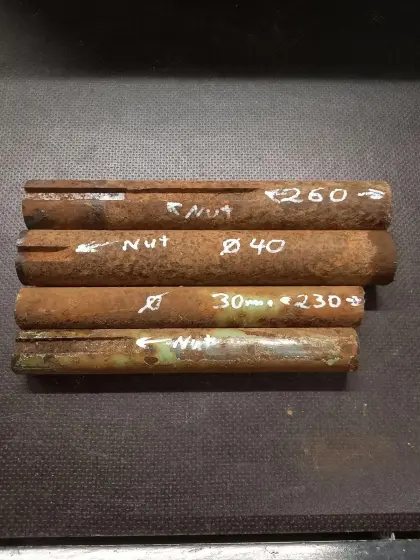 30 und 40 mm Dm. Wellenreste