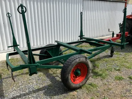 Biete Traktor-Anhänger, Top-Zustand