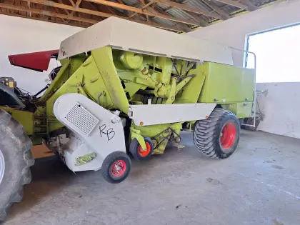 Claas Quadrant 1.200 mit Vorbauhäcksler