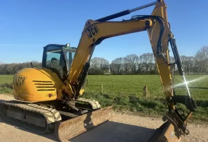 JCB 8,5 t Kurzheckbagger