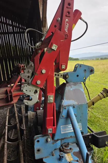 Fliegl hydr. Huckepack, Hitch