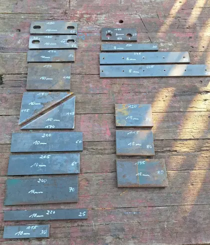 Flacheisenreste, verschiedene Größen und Stärken
