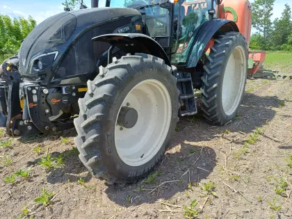 Pflegebereifung 2 m Spur für Valtra A
