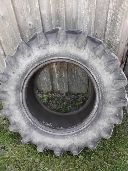 2 Traktorreifen 440/65 R24