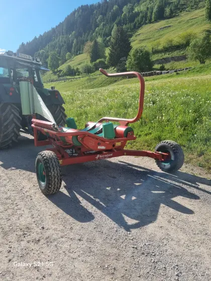 Rundballenwickler Kverneland 7335
