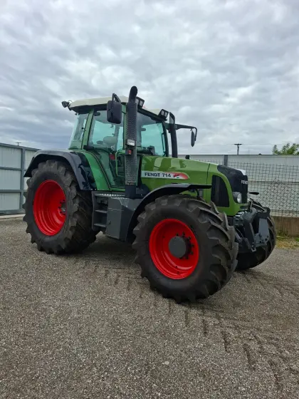 Traktor Fendt Vario 714 com 3