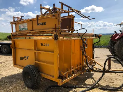 Ballensammelwagen Hack SK24P für 24 kleine Heu- oder Strohballen