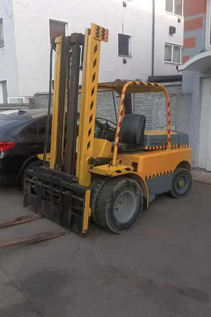 Hyster 5 t (Diesel) mit Seitenschieber