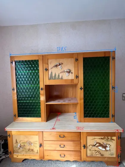 Bemalter Schrank