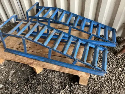 Biete 2 Stk. Auffahr-Rampen, neuwertig