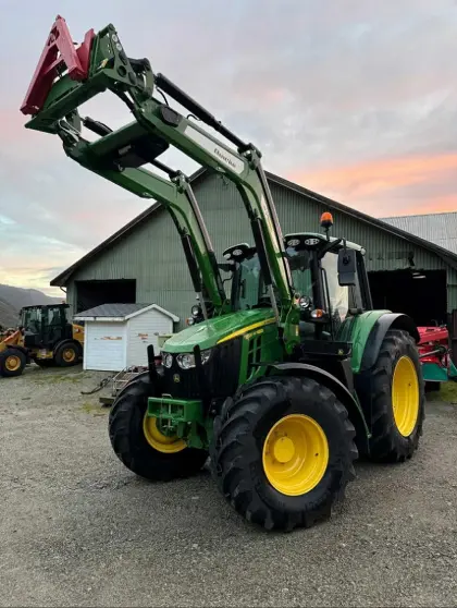 John Deere 6120M