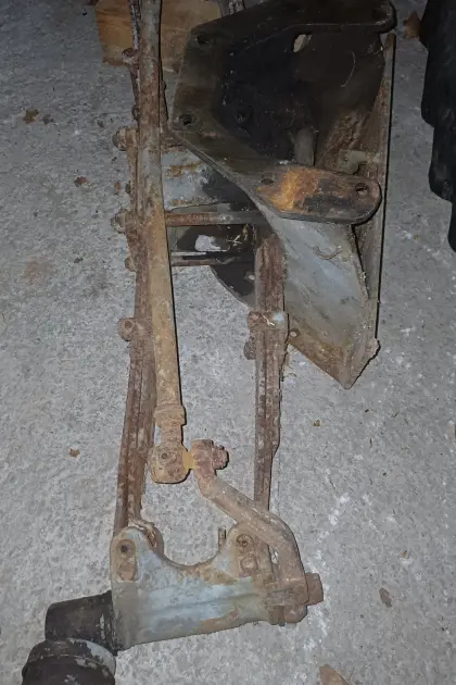 Vorderachse mit Achsbock Steyr T180