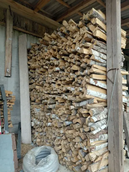 Kaminholz, Kachelofenholz, fein gespalten.