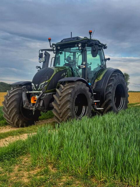 Lohnarbeiten Valtra N175D