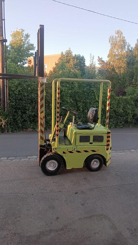 Kleiner Gabelstapler Clark 1,2-1,5 t (Diesel)