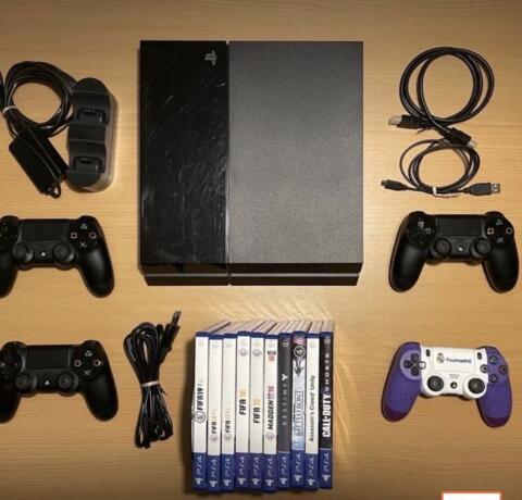 PS4 mit vielen Spielen