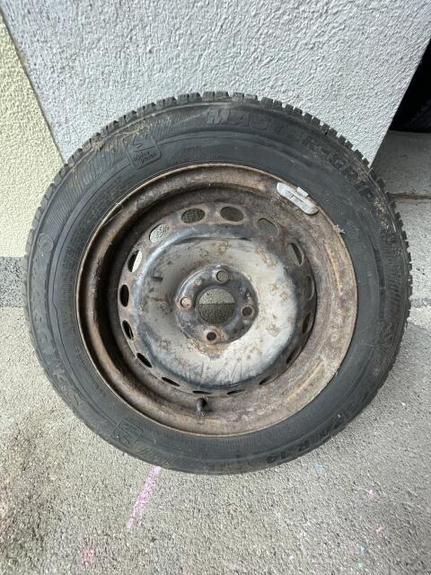 Autoreifen mit Felge