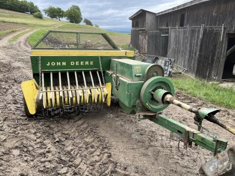 Kleinballenpresse John Deere 221