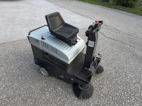 Aufsitzkehrmaschine Nilfisk SR 1.000