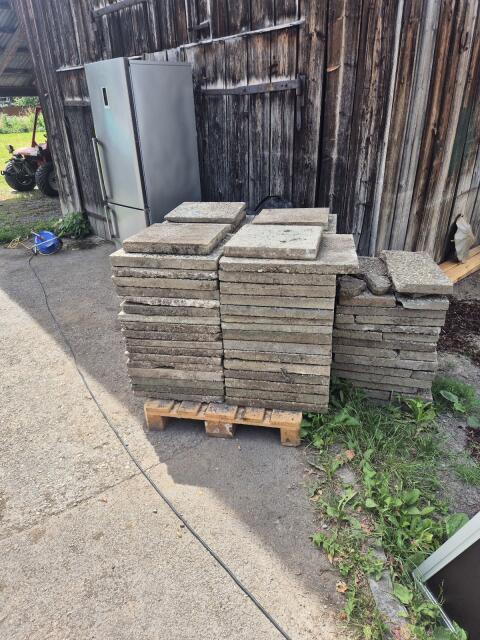 Waschbetonplatten zu verschenken.