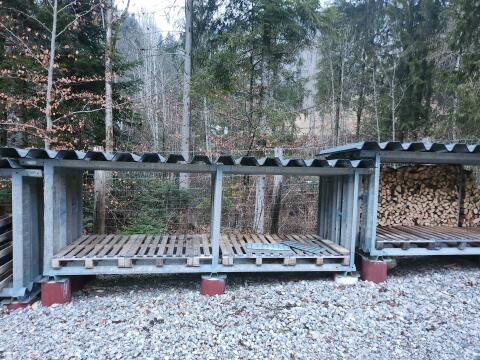 Massive Holzlege